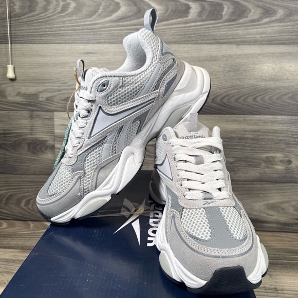 Athletic_Shoes